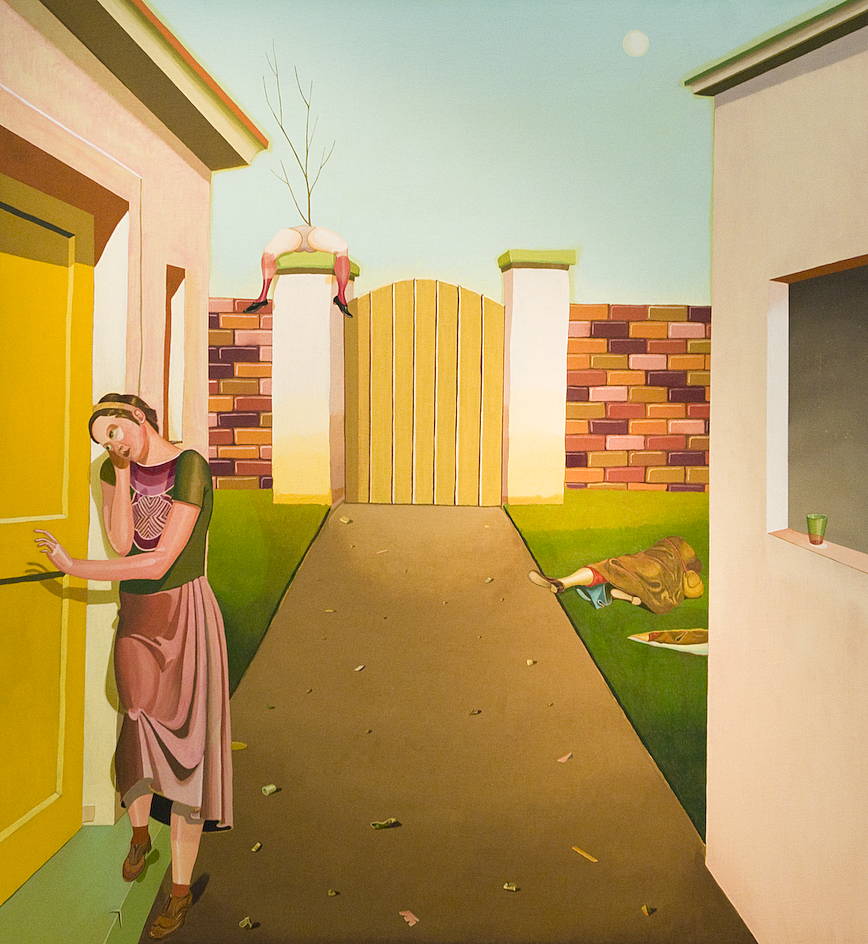 målning i gult av kvinna vid byggnad