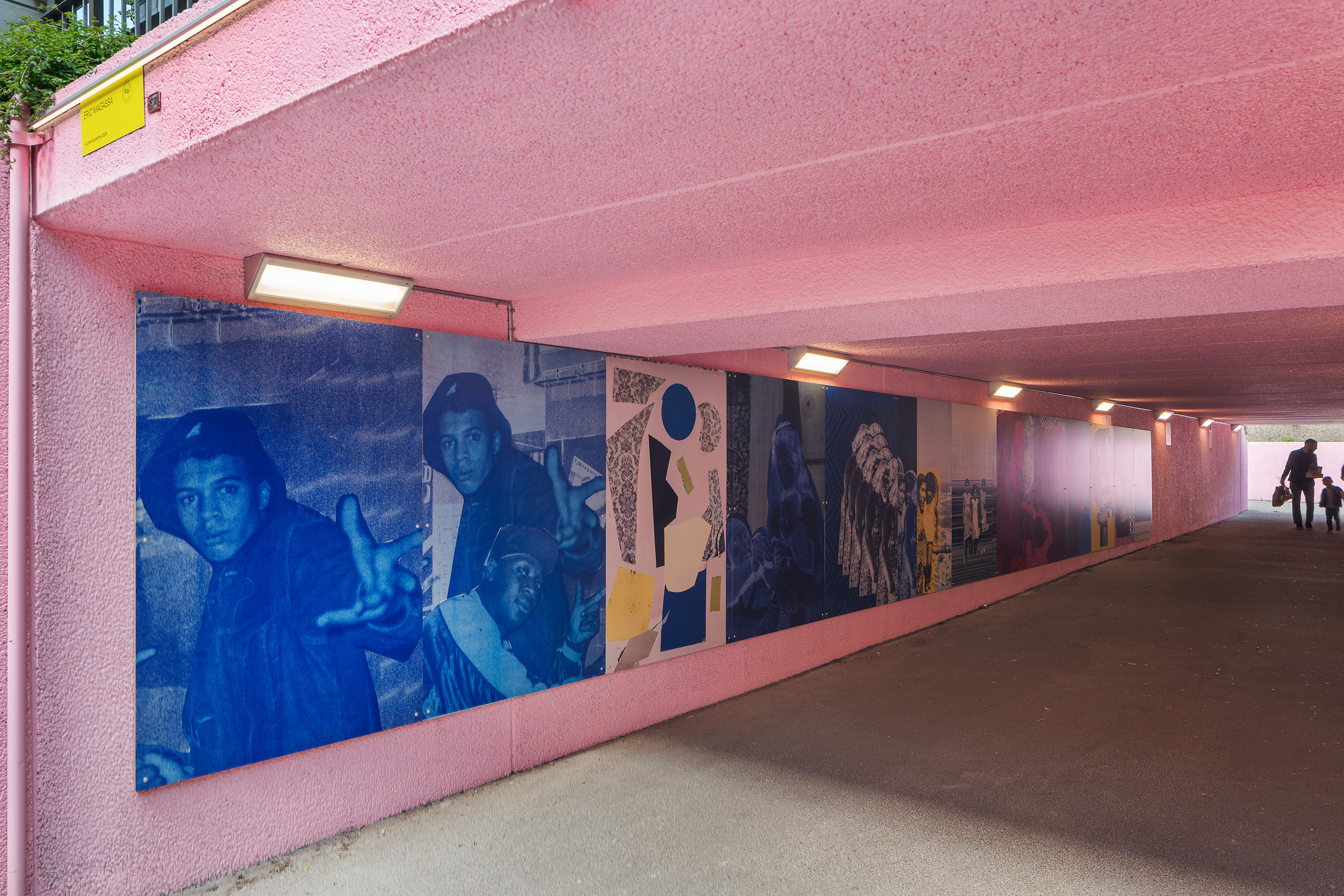 Bild i collage-teknik med starka färger placerat i en rosa gångtunnel.